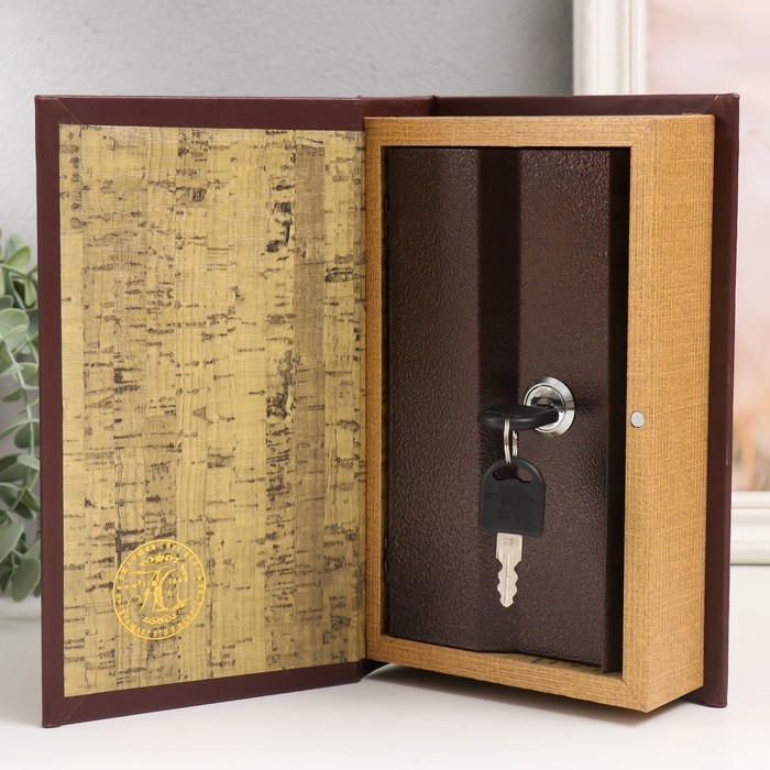 Сейф-книга дерево кожзам Сейф-книга дерево кожзам "К.Маркс. Капитал" 21х13х5 см