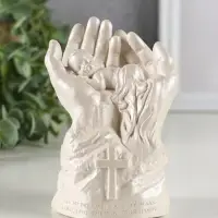 Фигура гипс "Младенец в руках Бога" 11х8 см, перламутр