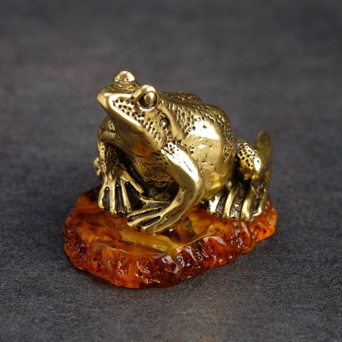 Сувенир Сувенир "Лягушка", 5х4 см, латунь, янтарь