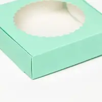 Подарочная коробка сборная с окном, зелёный, 11.5×11.5×3 см