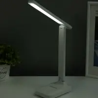 Светильник настольный с подставкой под телефон &laquo;Уно&raquo; 4 Вт LED USB 2700-6500К белый