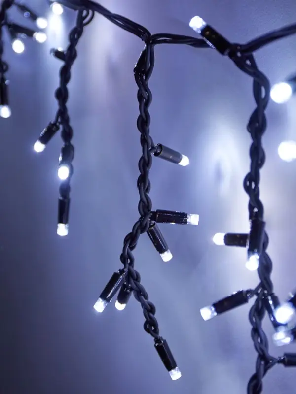 Гирлянда &laquo;Бахрома&raquo; 3&times;0.6 м, IP65, УМС, тёмная нить каучук, 144 LED, свечение белое, мерцание, 220 В