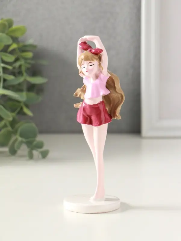 Сувенир полистоун "Девочка в розовых шортках" 5х5х15 см