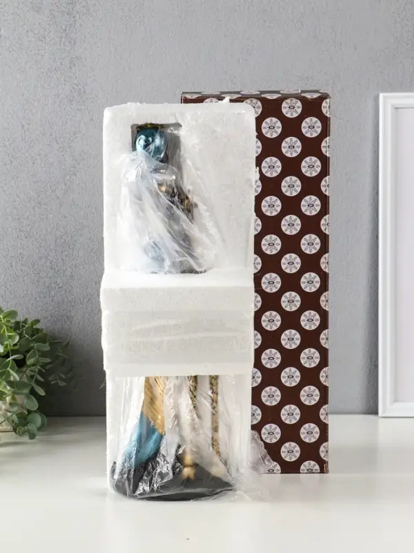 Сувенир полистоун "Африканка в платье с жирафом" бензиновый синий 13х9,5х40 см