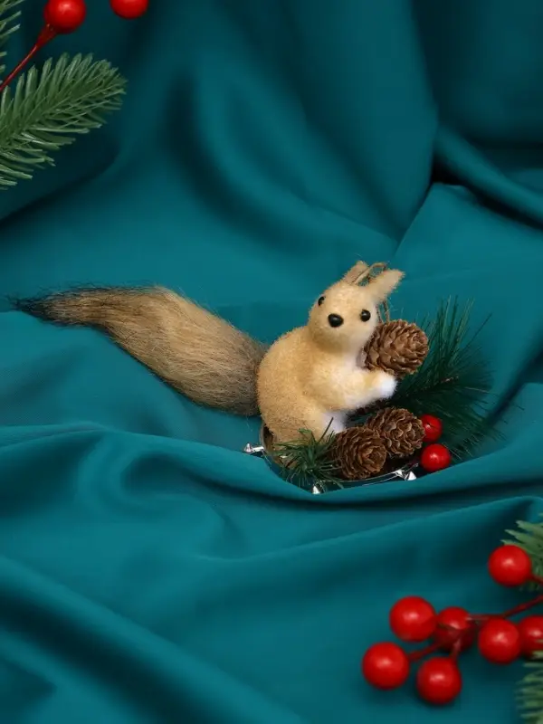 Украшение ёлочное Украшение ёлочное "Бельчонок на веточке" 7,5х12 см, бежевый