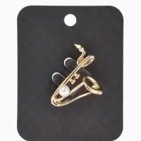 Брошь &laquo;Саксофон&raquo;, музыка, жемчуг, цвет белый в золоте