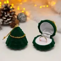 Футляр под серьги, кольцо &laquo;Новогодняя ёлочка&raquo;, бархатный, 5.9&times;6.2&times;6.2 см, зелёный, золотой