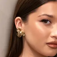 Серьги с жемчугом &laquo;Цветы&raquo;, лёгкие, белые в золоте