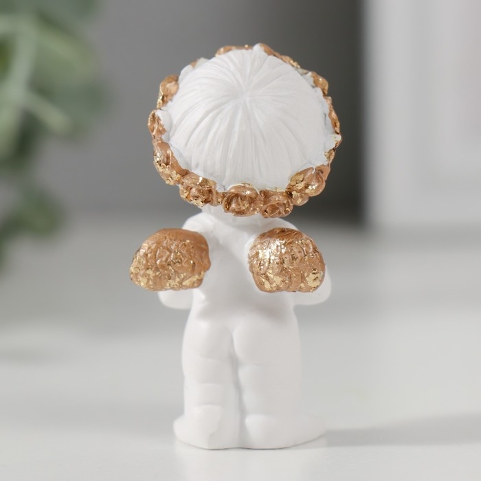 Сувенир полистоун Сувенир полистоун "Ангелочек в венке с сердечком" белый с золотом 5,2х2,5х2,7 см