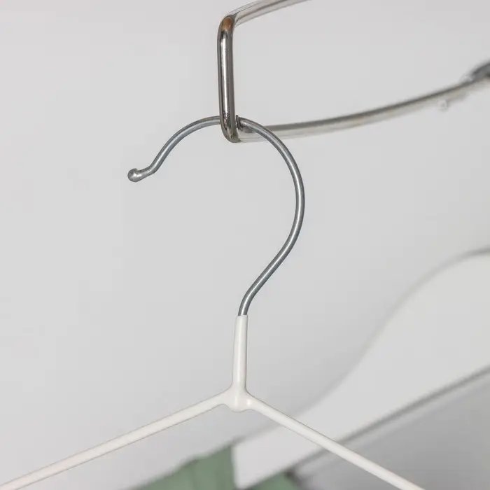 Плечики - вешалка для одежды, 41×20×0,3 см, белые Плечики - вешалка для одежды, 41×20×0,3 см, белые