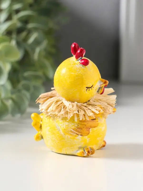 Сувенир полистоун "Жёлтый цыплёнок с соломенным венком" 7х7х8 см