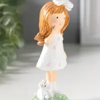 Сувенир полистоун "Малышка в платье в горох, с бантом в волосах, с единорогом" 5х3,7х13 см   1092989