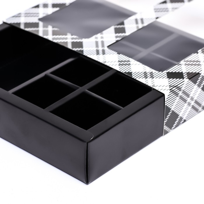 Коробка для 8 конфет + шоколад, с окном , Коробка для 8 конфет + шоколад, с окном , "Мужской" 17,7 х 17,8 х 3,8 см. Кондитерская упаковка