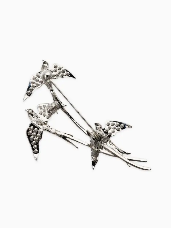 Брошь "Ласточки трио", цвет белый в серебре