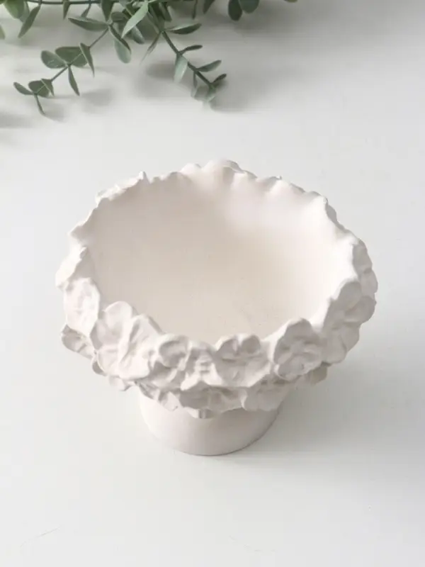 Подставка для мелочей «Девочка в венке», 12.5×11×10.5 см, натуральный, гипс