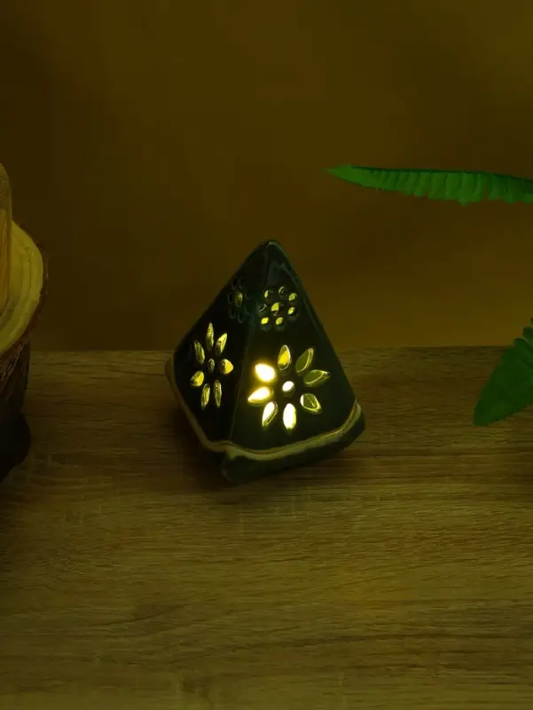 Подсвечник &laquo;Пирамидка&raquo;, 8&times;8&times;12 см, керамика, МИКС