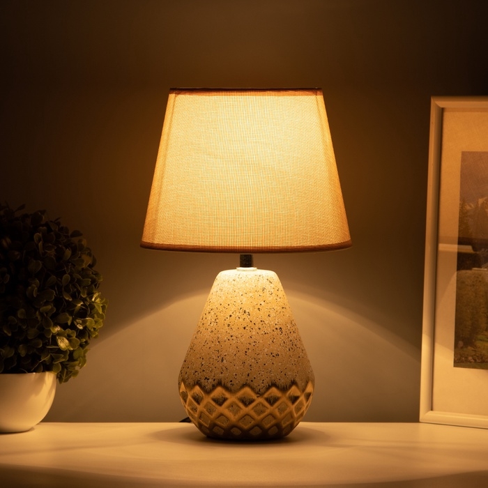 Настольная лампа с абажуром RISALUX «Виктория», 1×Е14, 40 Вт, бежевый, 20×20×32 см Настольная лампа с абажуром RISALUX «Виктория», 1×Е14, 40 Вт, бежевый, 20×20×32 см