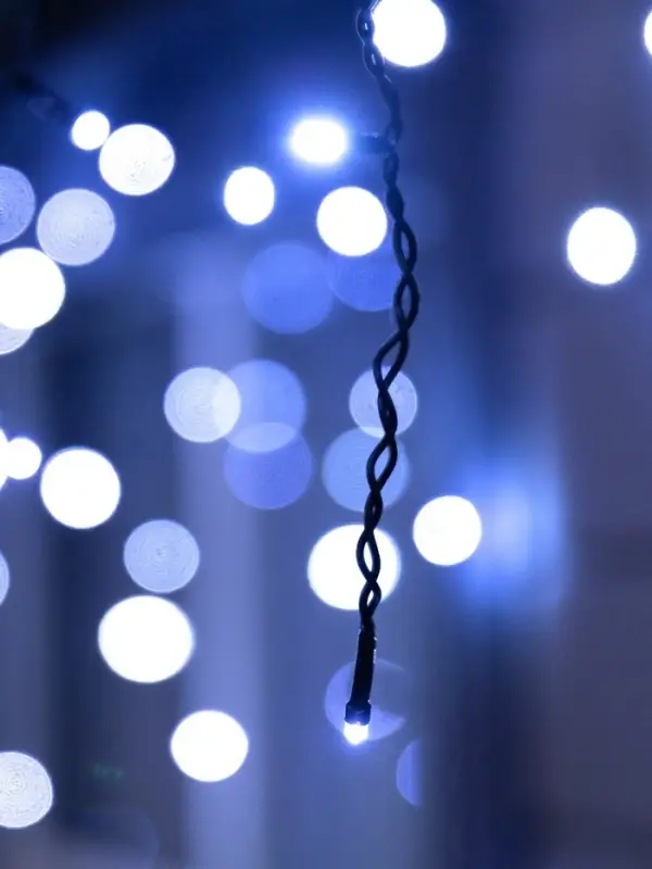 Гирлянда &laquo;Бахрома&raquo; 50&times;0.7 м, IP44, УМС, тёмная нить, 900 LED, свечение белое, мерцание, 220 В
