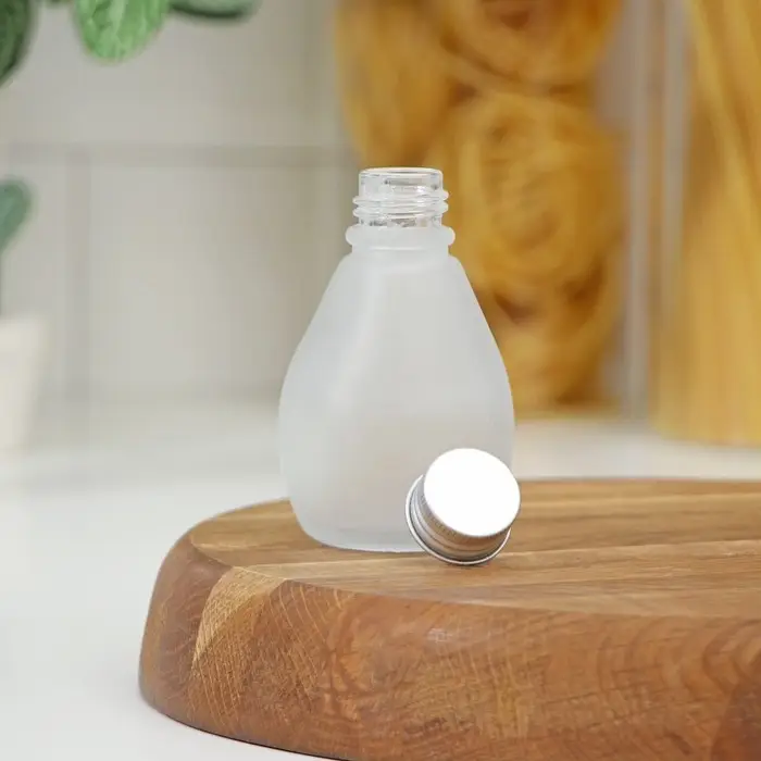 Бутыль стеклянная для соусов и масла с металличекой крышкой «Тар», 100 мл, 5,5×9,5 см Бутыль стеклянная для соусов и масла с металличекой крышкой «Тар», 100 мл, 5,5×9,5 см