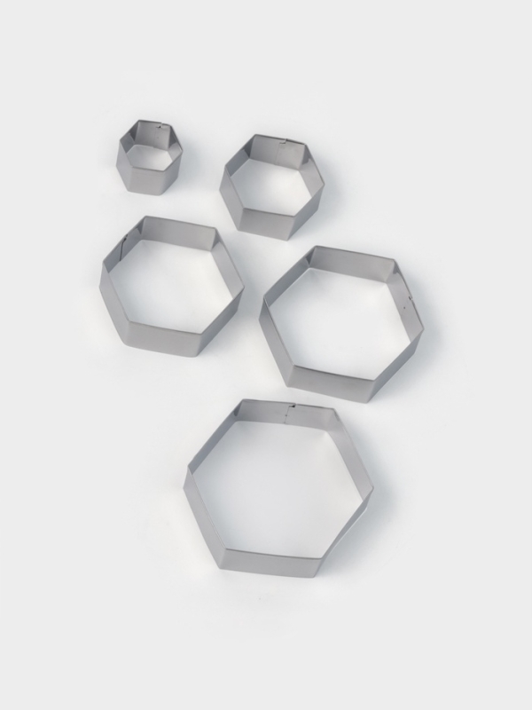 Формы печенья Доляна «Шестиугольник», набор 5 шт., 9.6×8.3×2.5 см, нержавеющая сталь, серебристые Формы печенья Доляна «Шестиугольник», набор 5 шт., 9.6×8.3×2.5 см, нержавеющая сталь, серебристые