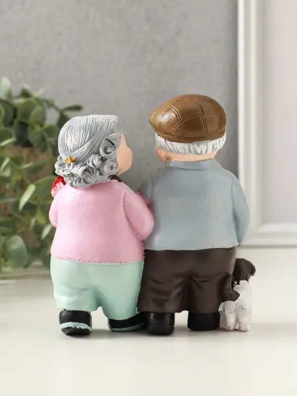 Сувенир полистоун "Дедуля с бабулей - романтичная прогулка" 12х9х12 см