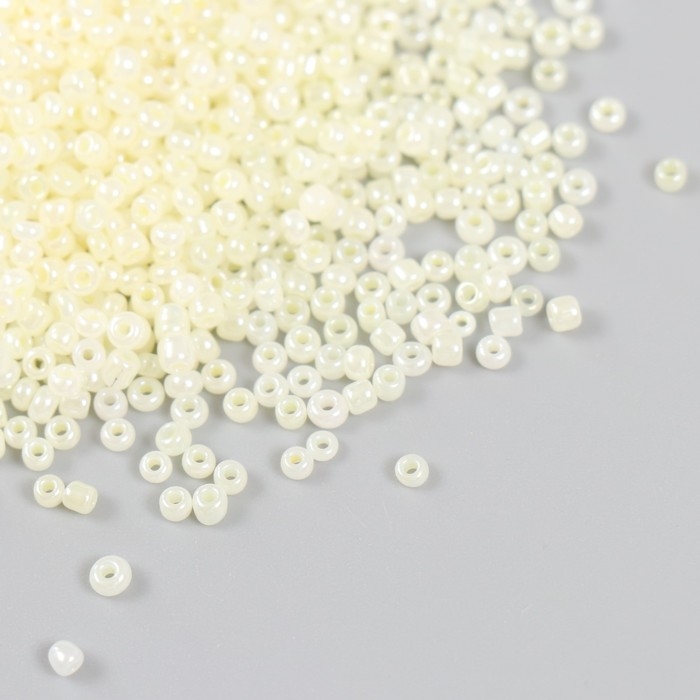 Бисер стекло 12/0  Бисер стекло 12/0 "Бледно-жёлтый" полупрозрачный перламутр 450 гр