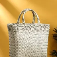 Сумка плетёная пластиковая 30х15х35 см, цв. чёрный-белый Сумка плетёная пластиковая 30х15х35 см, цв. чёрный-белый