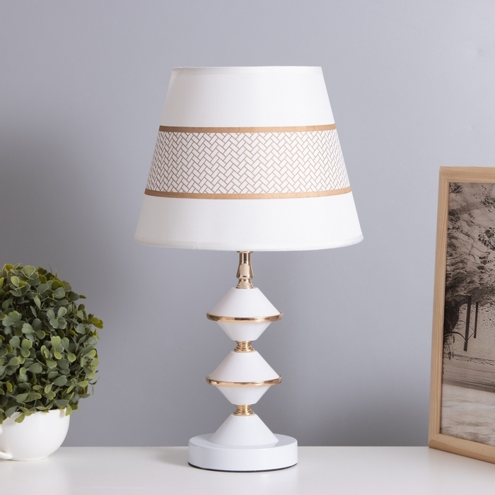 Лампа настольная Лампа настольная "Кристи" 1х40Вт Е27 белый/золото 25х25х41см