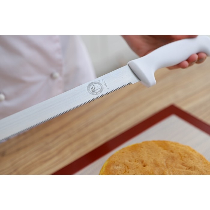 Нож для бисквита, мелкие зубчики, ручка пластик, рабочая поверхность 29,5 см, толщина лезвия 1,9 мм, цвет белый Нож для бисквита, мелкие зубчики, ручка пластик, рабочая поверхность 29,5 см, толщина лезвия 1,9 мм, цвет белый