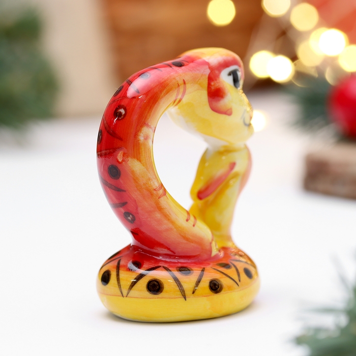 Новый год. Сувенир символ года Новый год. Сувенир символ года "Змей Мыслитель красный", 7 см, фарфор