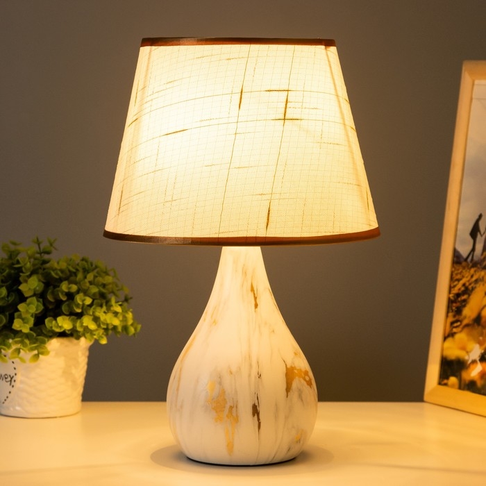 Настольная лампа Настольная лампа "Мармор" E14 40Вт белый-золотой 23х23х35 см RISALUX