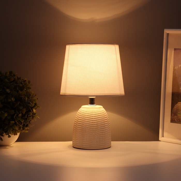 Лампа настольная Лампа настольная "Плетение" 1х40Вт Е14 белый 20х20х34см