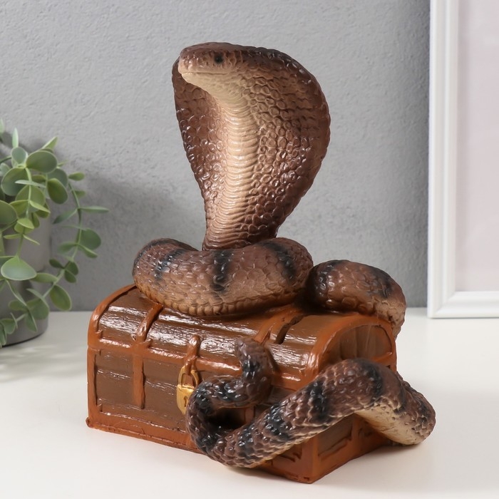Фигурка Фигурка "КОБРА НА СУНДУКЕ" 20 х 17 х 12 см.