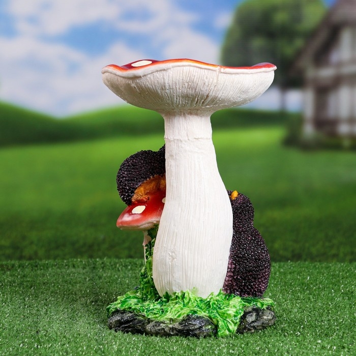 Садовая фигура  Садовая фигура "Мухомор с ежами" 30х19х19см