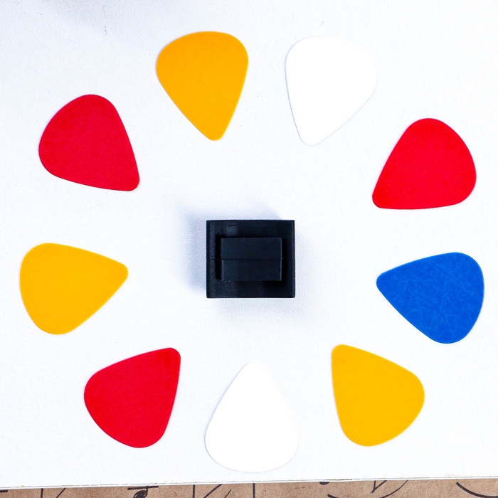 Набор медиаторов: держатель на гриф гитары + 10 медиаторов Music Life, 0,46мм, микс Набор медиаторов: держатель на гриф гитары + 10 медиаторов Music Life, 0,46мм, микс