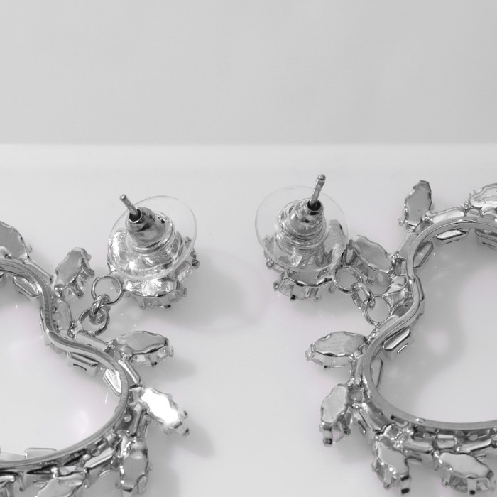 Серьги со стразами «Сердце» контур в листьях, цвет белый в серебре Серьги со стразами «Сердце» контур в листьях, цвет белый в серебре