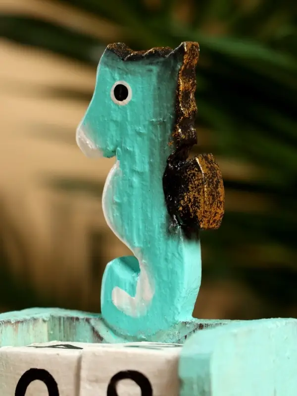 Календарь настольный &laquo;Морской конек&raquo;, 7&times;4&times;10 см, дерево, бирюзовый