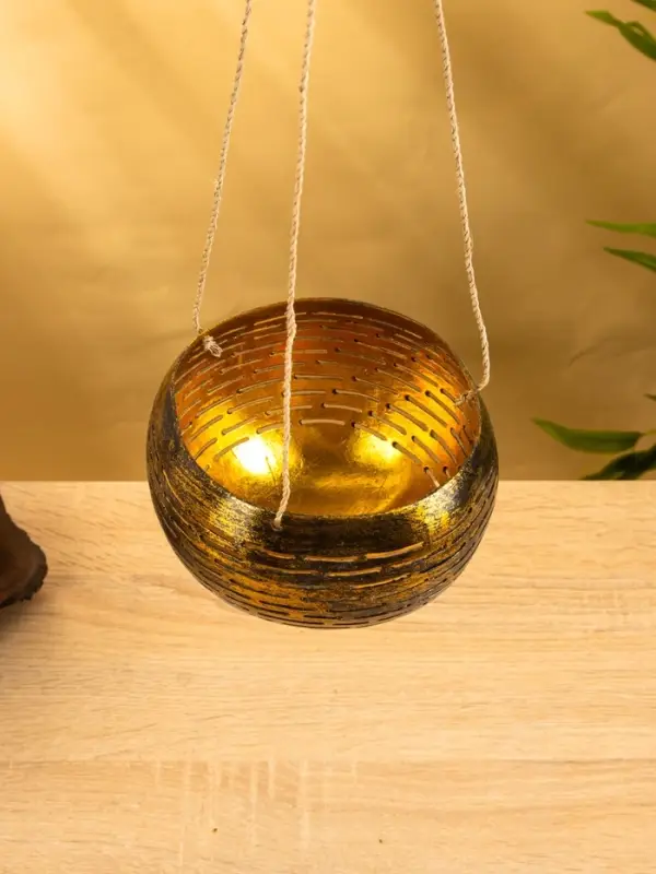 Подсвечник подвесной из кокоса, 14х14х10 см, цв. чёрно-золотой Подсвечник подвесной из кокоса, 14х14х10 см, цв. чёрно-золотой