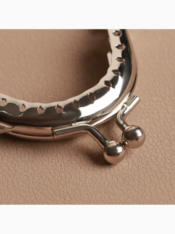 Фермуар пришивной &laquo;Полукруг&raquo;, с кольцом, 5.3&times;4.5 см, цвет серебряный