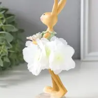 Сувенир полистоун "Зайка в цветочной юбочке, с капустой" 4,8х4,5х15,2 см