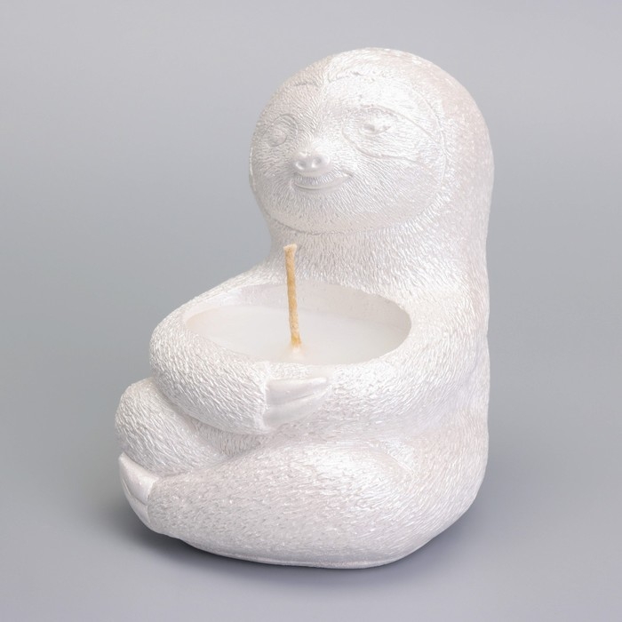 Свеча  Свеча "Ленивец" в подсвечнике из гипса,9х10,5х11см, белый перламутр