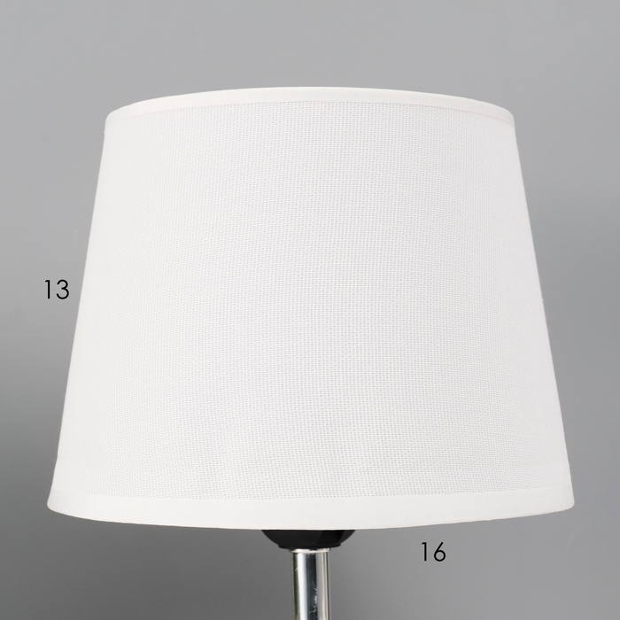 Настольная лампа с абажуром RISALUX «Блеск», 1×40 Вт, Е27, белый, 17×17×24 см Настольная лампа с абажуром RISALUX «Блеск», 1×40 Вт, Е27, белый, 17×17×24 см
