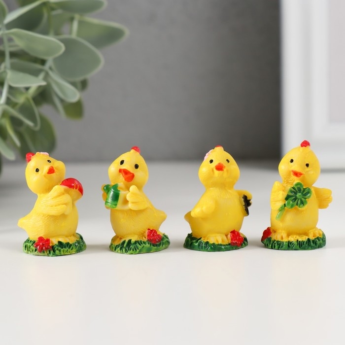 Сувенир полистоун "Цыплёнок на травке" набор 4 шт 2х2х3,2 см