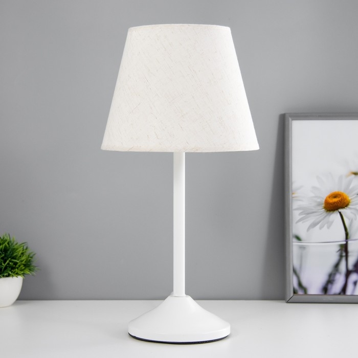 Лампа настольная  Лампа настольная "Элеонора" 1х15Вт Е27 белый 22х22х42см