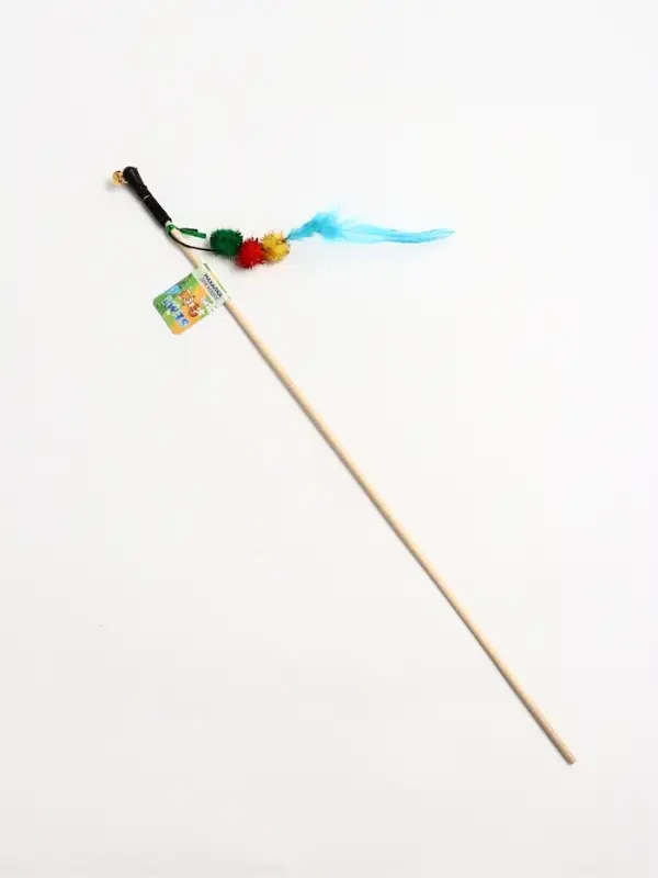Дразнилка - удочка "тройной мячик с перьями" на деревянной палочке, микс цветов