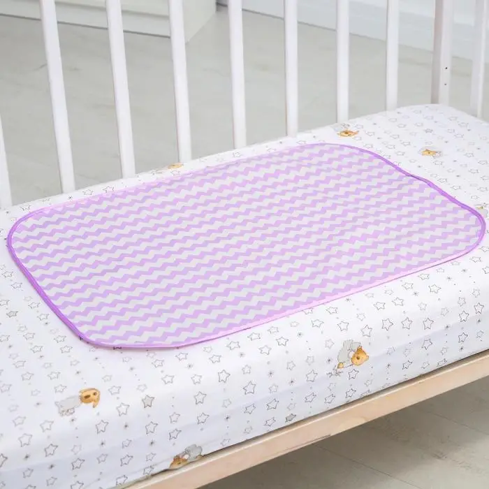 Клеенка подкладная 48х68 см., с ПВХ, с окантовкой, с рисунком Клеенка подкладная 48х68 см., с ПВХ, с окантовкой, с рисунком