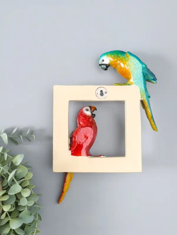 Фигурка полистоун лак &laquo;Два попугая Ара сидят на картине&raquo;, настенный декор, 18&times;5&times;26.8 см