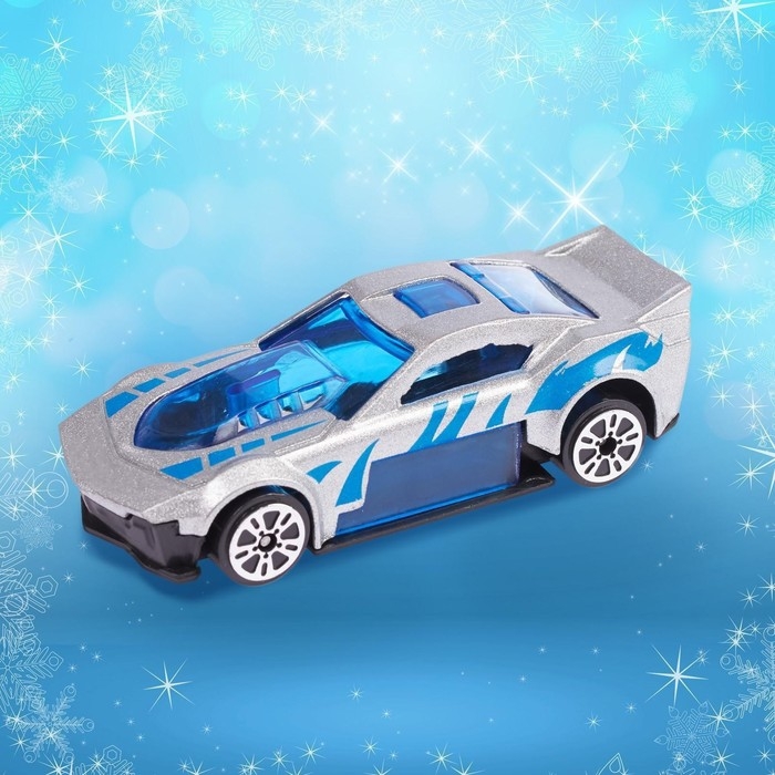 Новогодний шар с игрушкой «Машинка» Новогодний шар с игрушкой «Машинка»