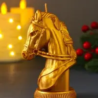 Декоративная свеча "Бюст лошади" (золото), 131 г