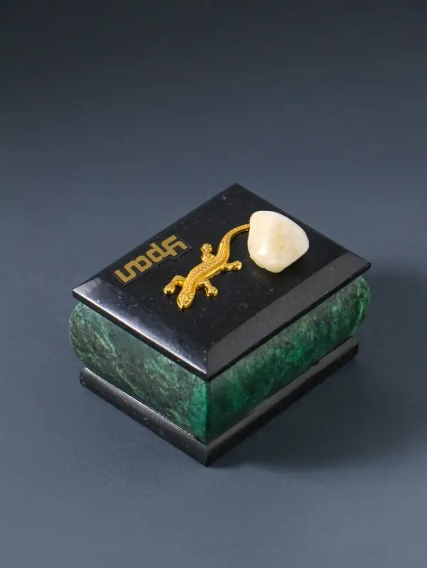 Шкатулка для украшений &laquo;Урал&raquo; прямоугольная, змеевик, с декоративным камнем, 7.5&times;5.5&times;5.5 см